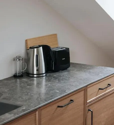 Lokka I Penthouse With Private Rooftop I 2 Bedrooms & 1 Bathroom Lägenhet *