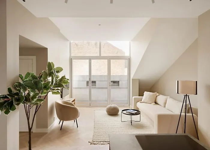 Lokka I Penthouse With Private Rooftop I 2 Bedrooms & 1 Bathroom *