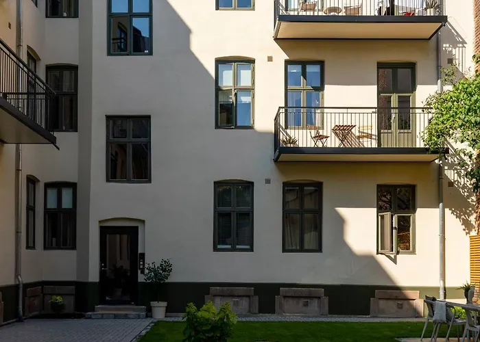 Lokka I Penthouse With Private Rooftop I 2 Bedrooms & 1 Bathroom *