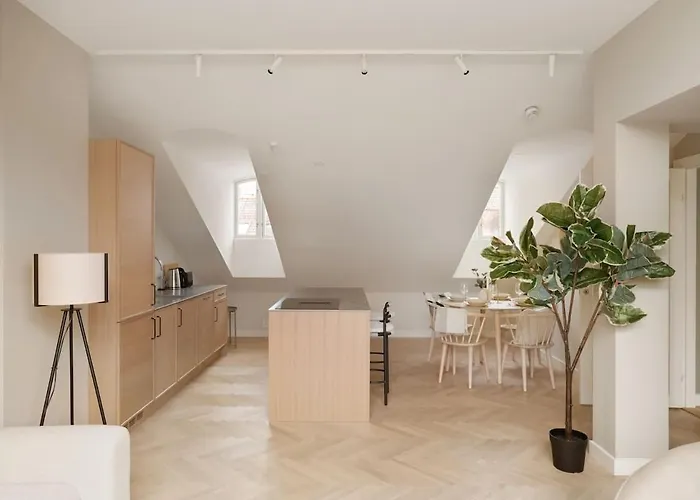 Lokka I Penthouse With Private Rooftop I 2 Bedrooms & 1 Bathroom Apartament *