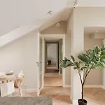 Lokka I Penthouse With Private Rooftop I 2 Bedrooms & 1 Bathroom Oslo