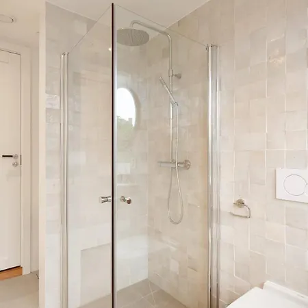 Lokka I Penthouse With Private Rooftop I 2 Bedrooms & 1 Bathroom