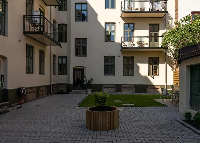 Lokka I Penthouse With Private Rooftop I 2 Bedrooms & 1 Bathroom